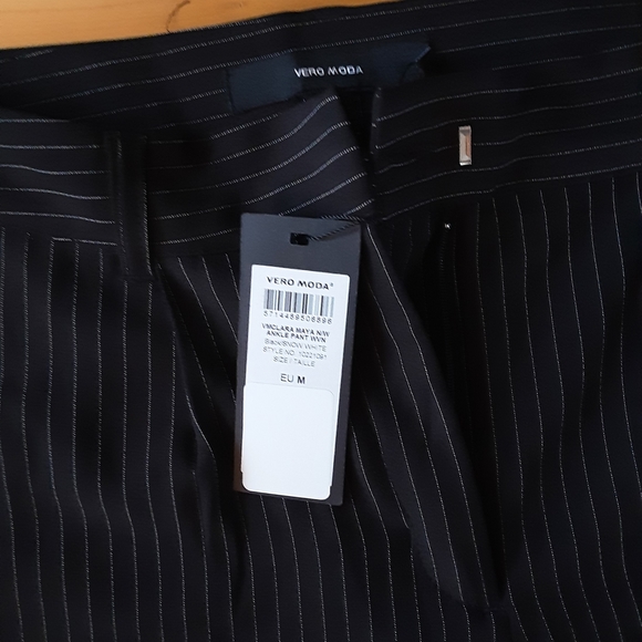 NWT vero moda size M stripped pants.  - 3 FOR 40$ - Picture 2 of 2